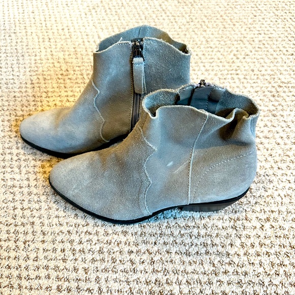 Like new! Topshop Gray Suede Western Inspired Ankle Boots. Size 5.5. Worn once - Picture 1 of 6